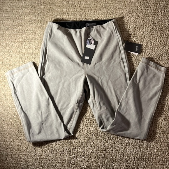 Lysse Denim - LYSSE New York size Medium light gray pull on skinny jeans. New with tags.